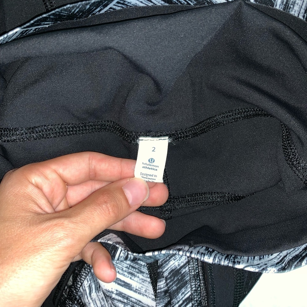 Lululemon Pattern Legging - Picture 6 of 6